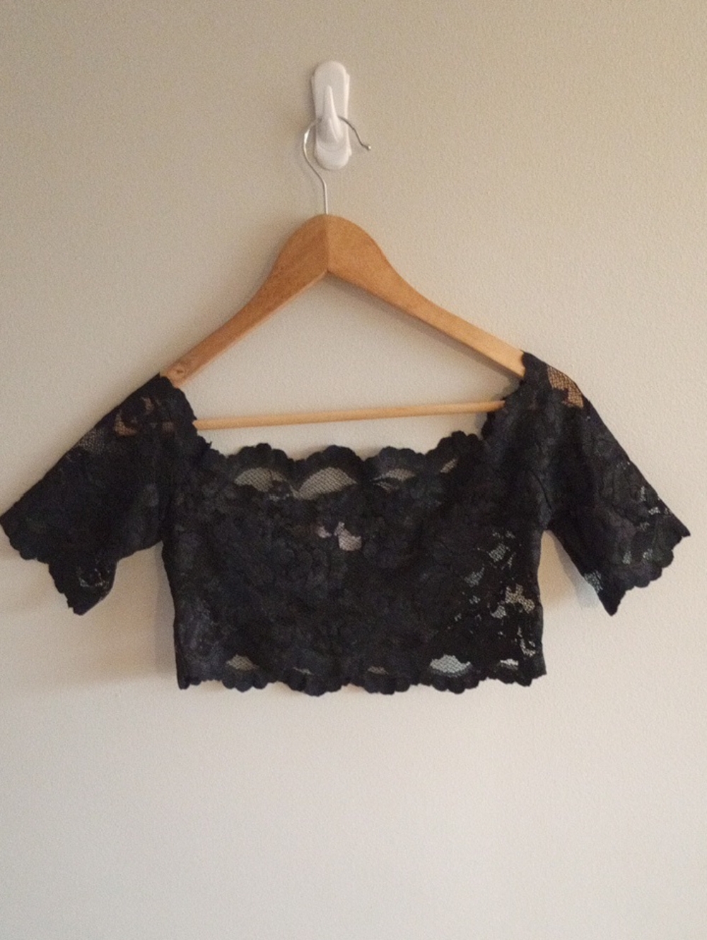 Vtg Victoria's Secret Black Floral Lace Off-Shoulder Crop Top